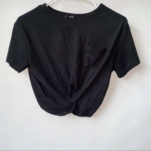 Forever 21 Tops - Cropped t-shirt with front knot